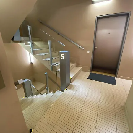 Spacious Apartment Near City Center With Balcony And Garage Parking Prague Exterior photo