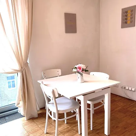 Spacious Apartment Near City Center With Balcony And Garage Parking Prague Exterior photo