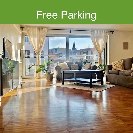 Spacious Apartment Near City Center With Balcony And Garage Parking Prague Exterior photo