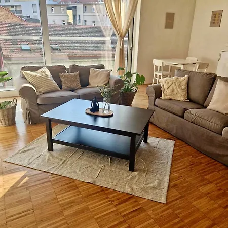 Spacious Apartment Near City Center With Balcony And Garage Parking Prague Exterior photo