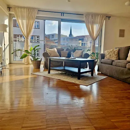 Spacious Apartment Near City Center With Balcony And Garage Parking Prague Exterior photo