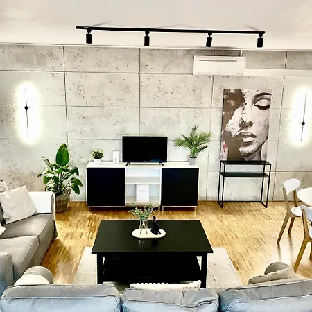 Spacious Apartment Near City Center With Balcony And Garage Parking Prague Exterior photo