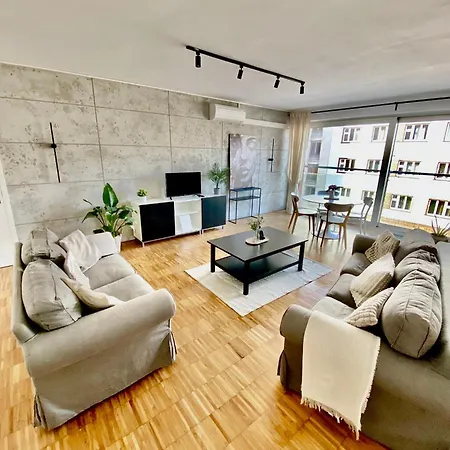 Spacious Apartment Near City Center With Balcony And Garage Parking Prague Exterior photo