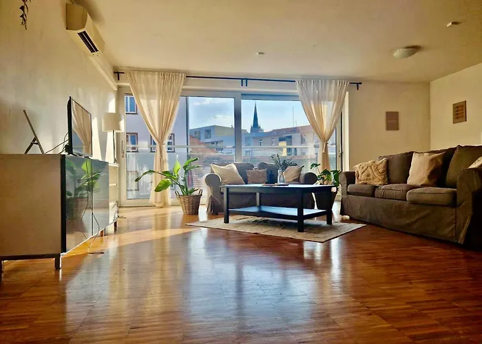 Spacious Apartment Near City Center With Balcony And Garage Parking