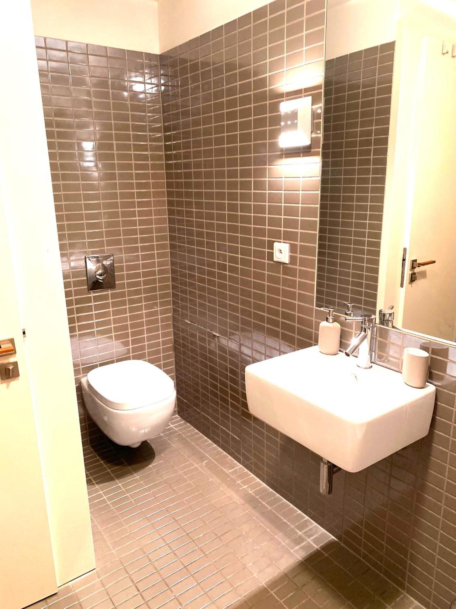Appartement Spacious Near Center With Balcony And Garage Parking *