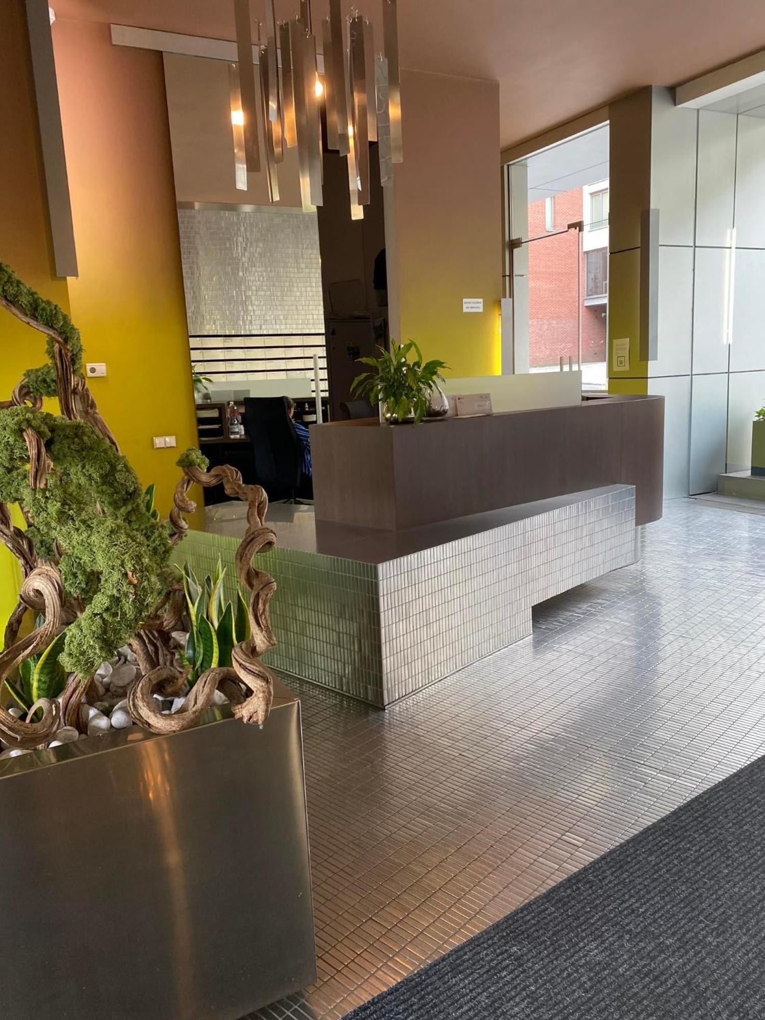 Apartament Spacious Near Center With Balcony And Garage Parking *