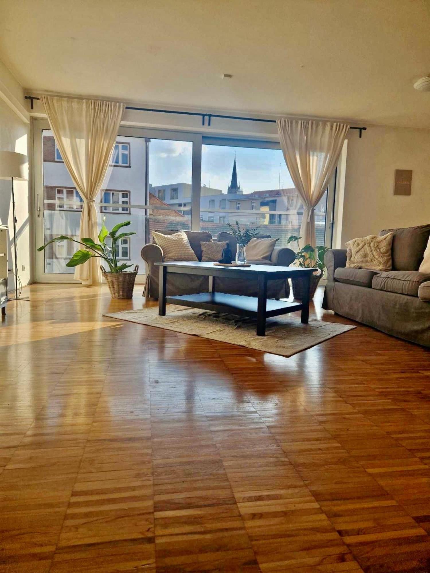 Spacious Near Center With Balcony And Garage Parking Apartament *