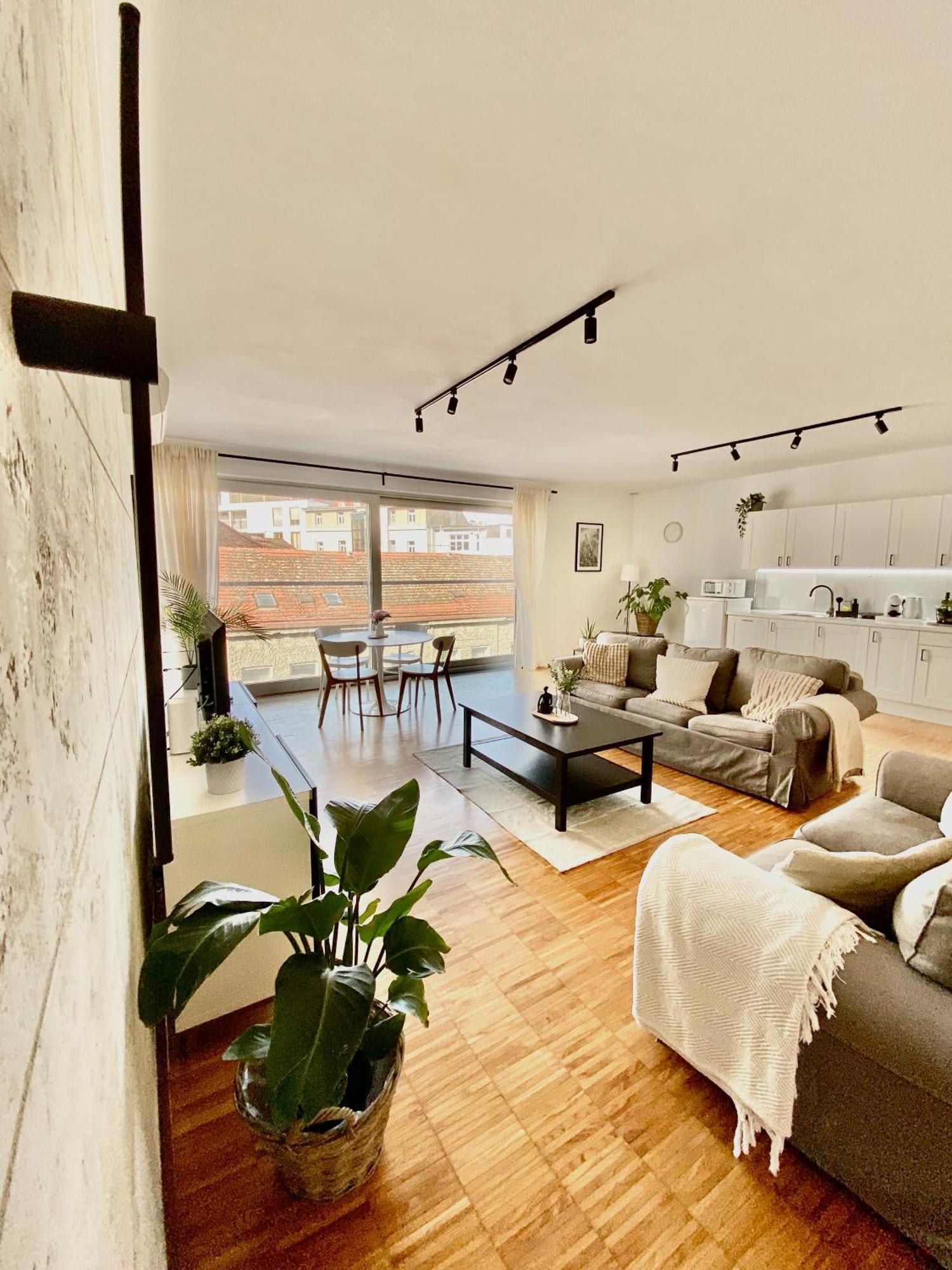 Spacious Near Center With Balcony And Garage Parking Appartement