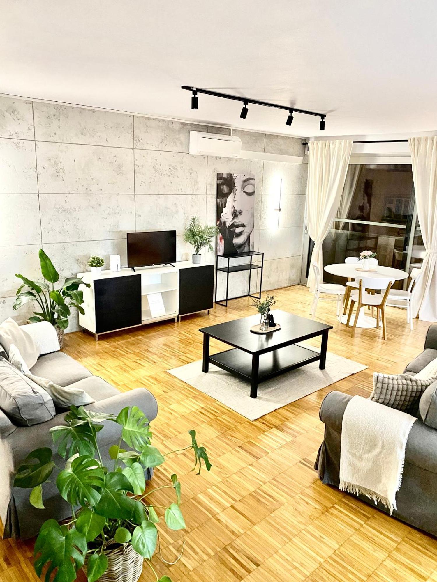 Appartement Spacious Near Center With Balcony And Garage Parking Prague