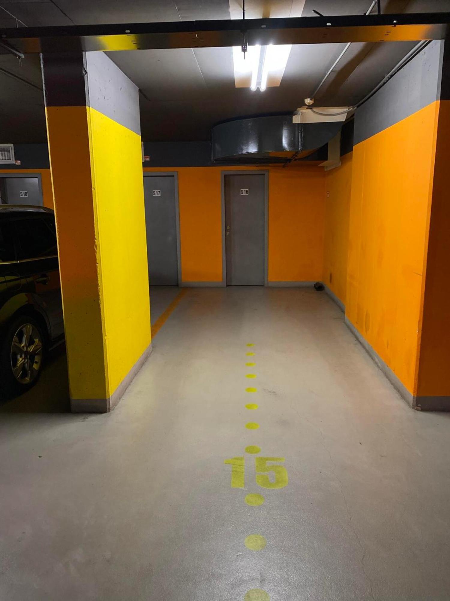 公寓 Spacious Near Center With Balcony And Garage Parking
