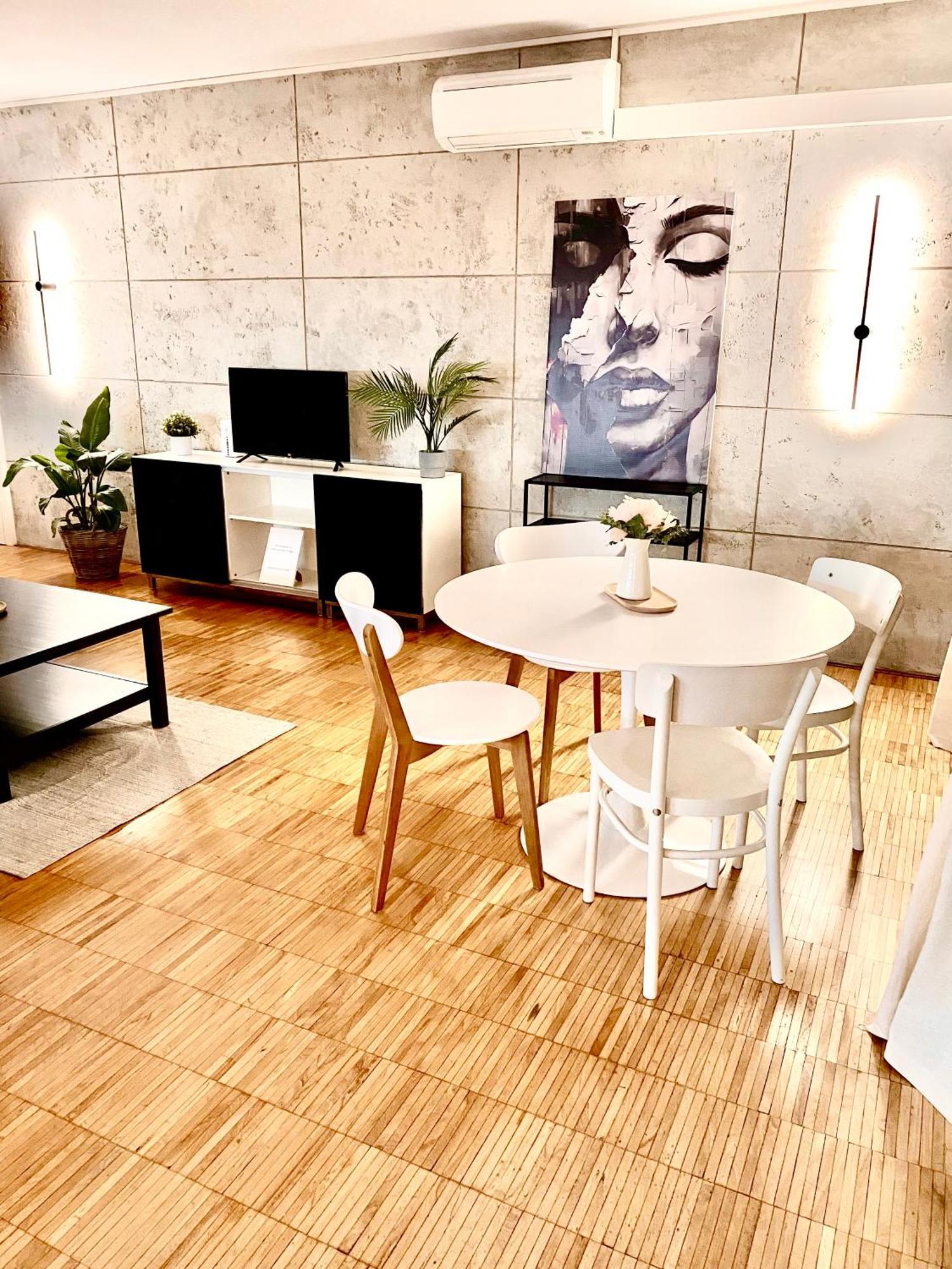 Spacious Near Center With Balcony And Garage Parking